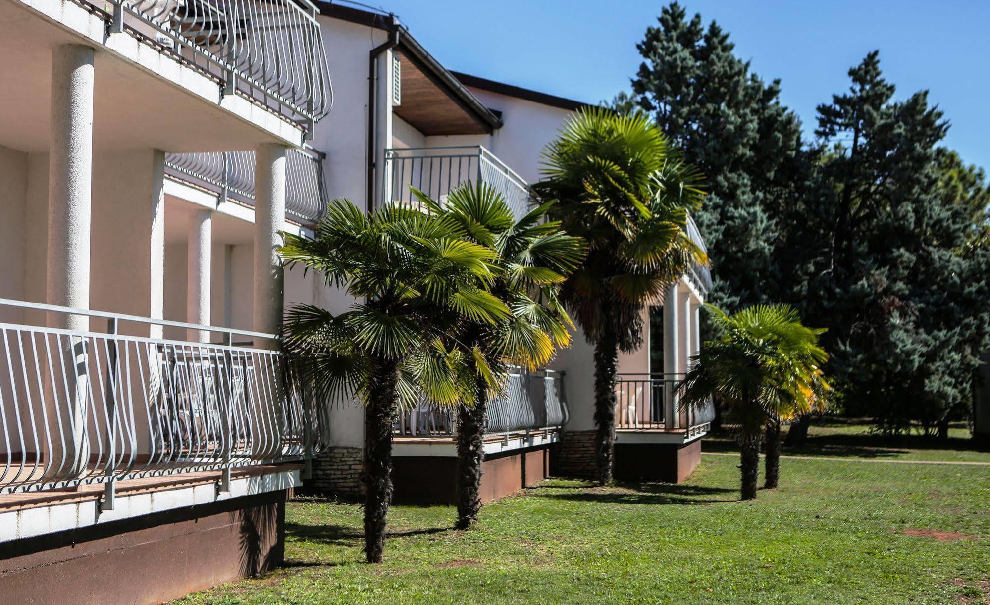 Ai Pini Medulin Resort Exterior foto